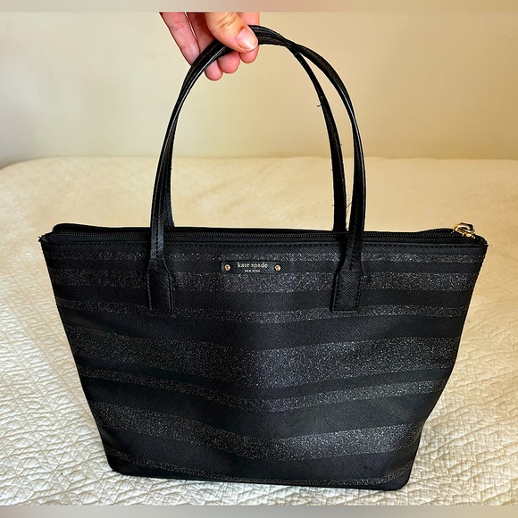 Kate Spade ♠️ handbag Black. Handles worn. Otherwise great condition. - Picture 1 of 6